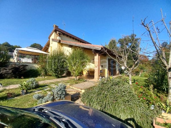 casa indipendente in vendita a Manziana