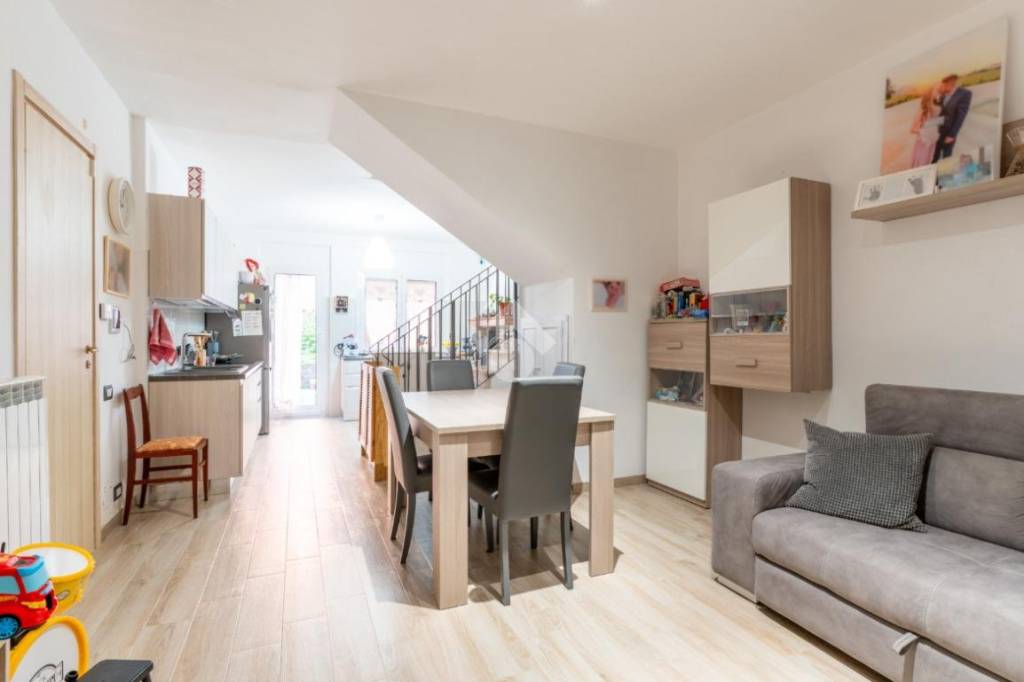 casa indipendente in vendita a Manziana