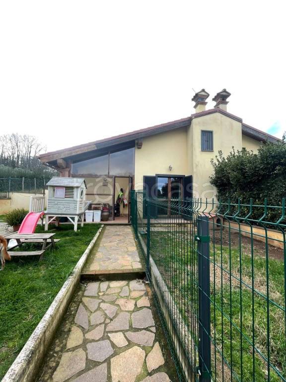 casa indipendente in vendita a Manziana