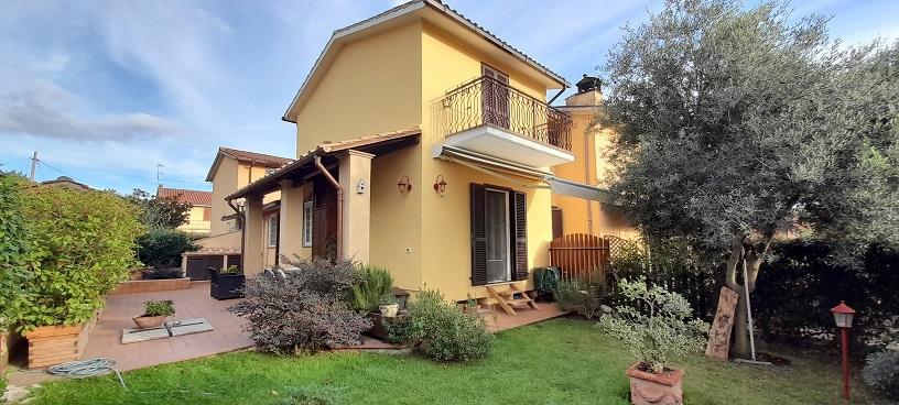 casa indipendente in vendita a Manziana