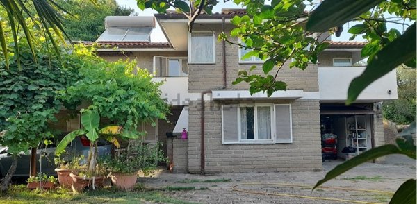 casa indipendente in vendita a Manziana