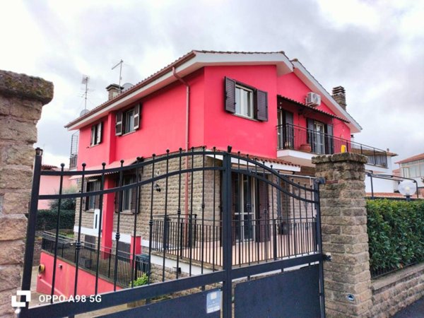 casa indipendente in vendita a Manziana