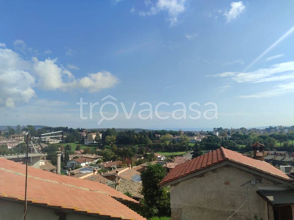 appartamento in vendita a Manziana in zona Quadroni