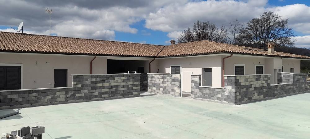 casa indipendente in vendita a Manziana in zona Quadroni