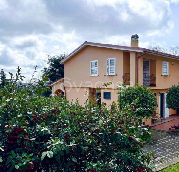 casa indipendente in vendita a Manziana