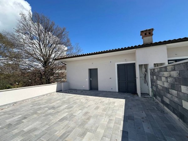 casa indipendente in vendita a Manziana in zona Quadroni