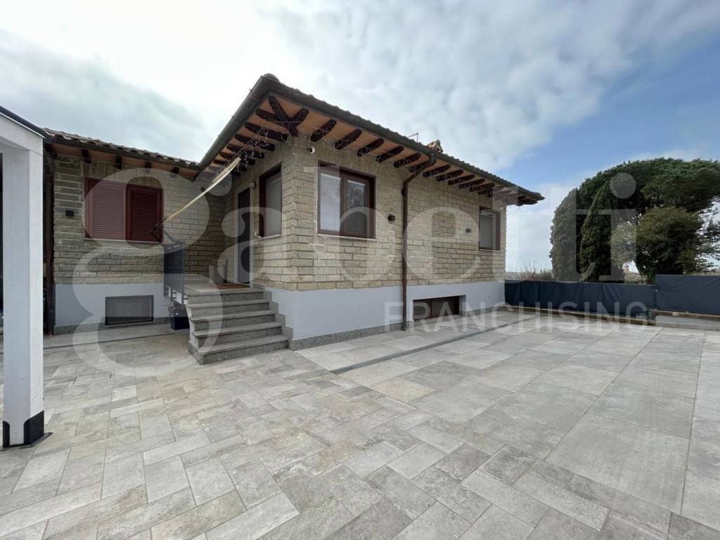 casa indipendente in vendita a Manziana
