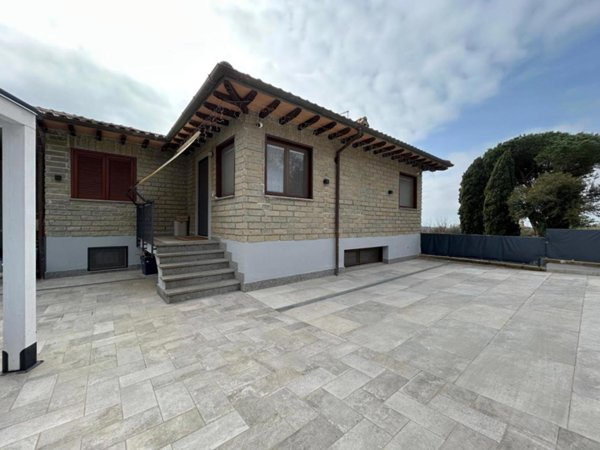 casa indipendente in vendita a Manziana