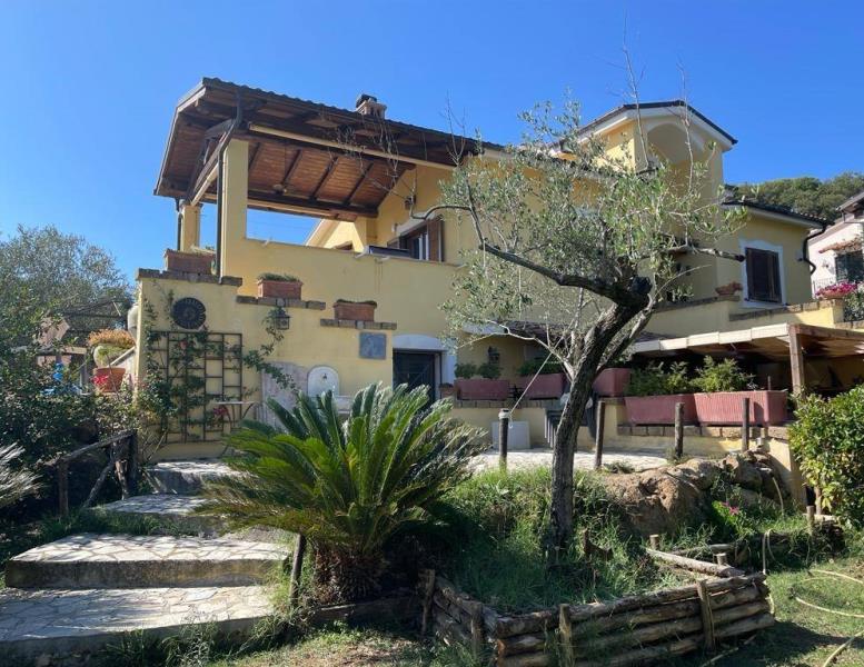 casa indipendente in vendita a Manziana