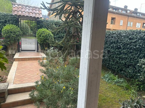 casa indipendente in vendita a Manziana