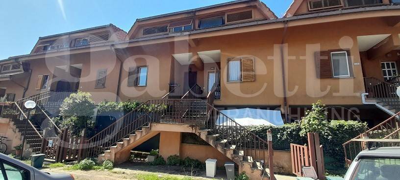 casa indipendente in vendita a Manziana