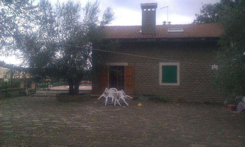 casa indipendente in vendita a Manziana