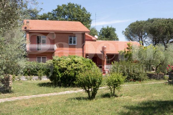 casa indipendente in vendita a Manziana
