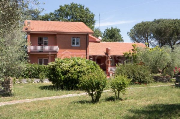 casa indipendente in vendita a Manziana