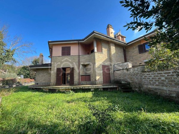 casa indipendente in vendita a Manziana