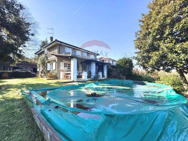 casa indipendente in vendita a Manziana