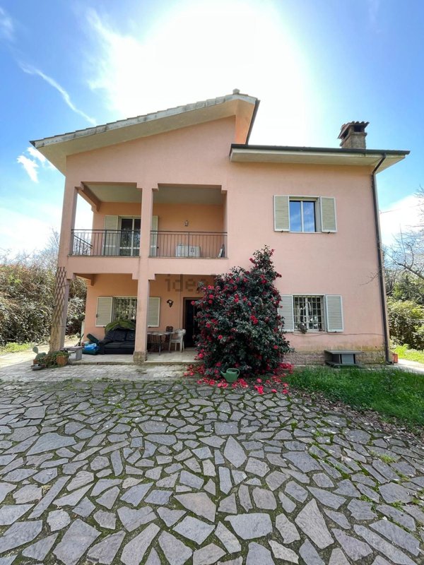 casa indipendente in vendita a Manziana