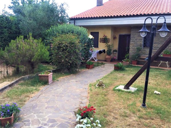 casa indipendente in vendita a Manziana