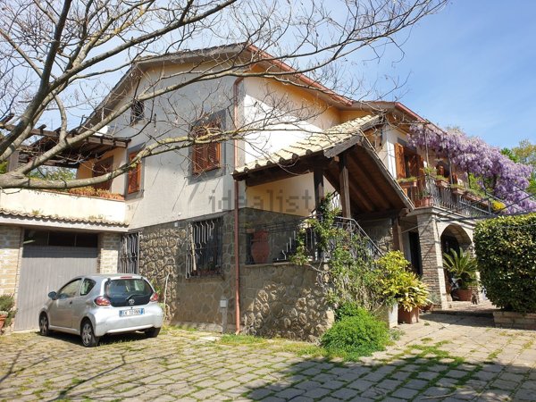 casa indipendente in vendita a Manziana in zona Quadroni