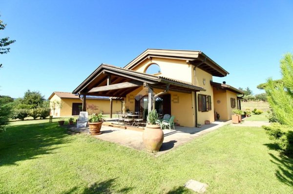 casa indipendente in vendita a Manziana