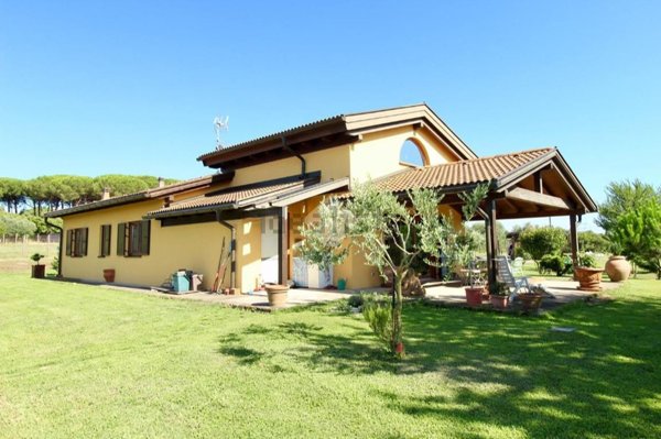 casa indipendente in vendita a Manziana