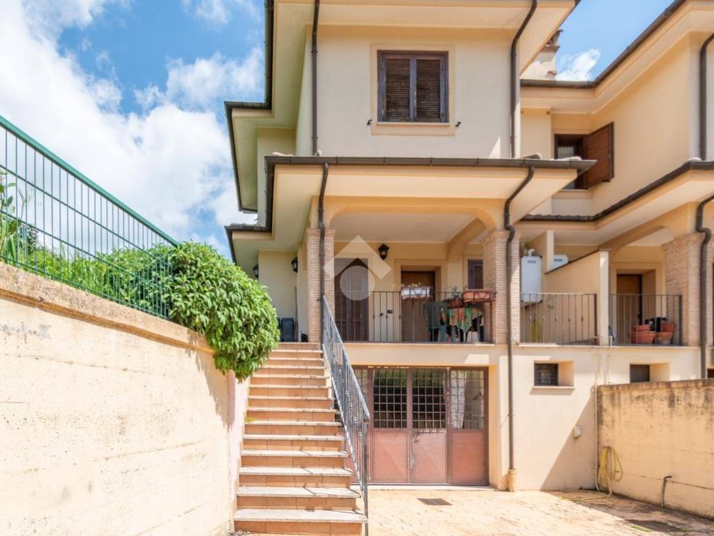 casa indipendente in vendita a Manziana