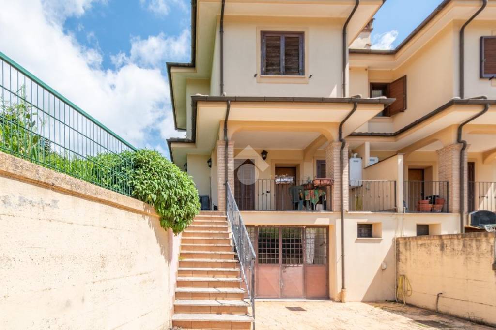 casa indipendente in vendita a Manziana