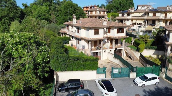 casa indipendente in vendita a Manziana