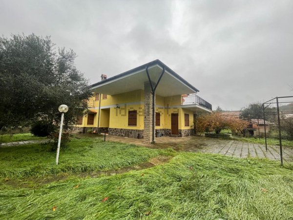 casa indipendente in vendita a Manziana