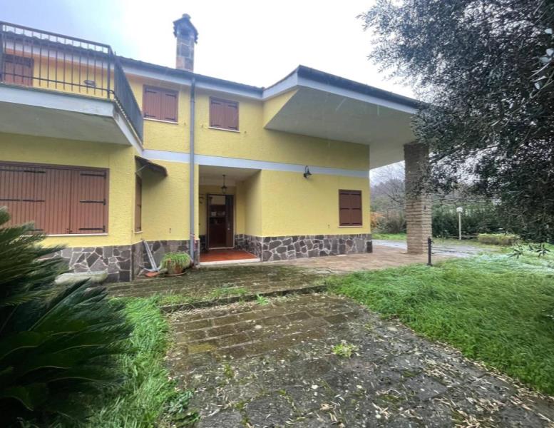 casa indipendente in vendita a Manziana in zona Quadroni