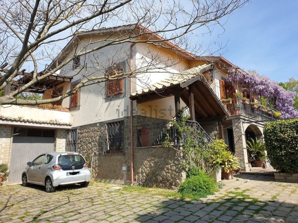 casa indipendente in vendita a Manziana in zona Quadroni