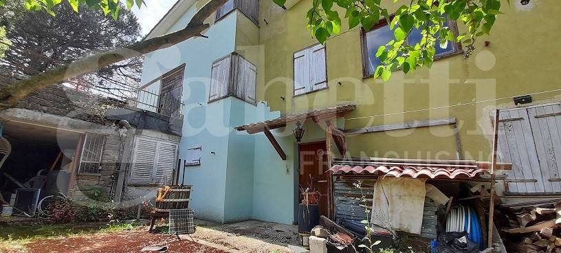 casa indipendente in vendita a Manziana
