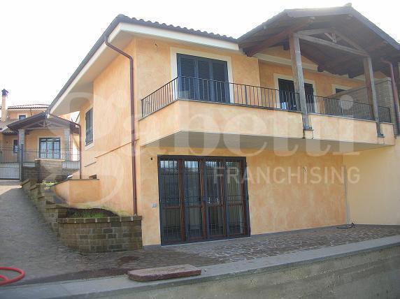 casa indipendente in vendita a Manziana