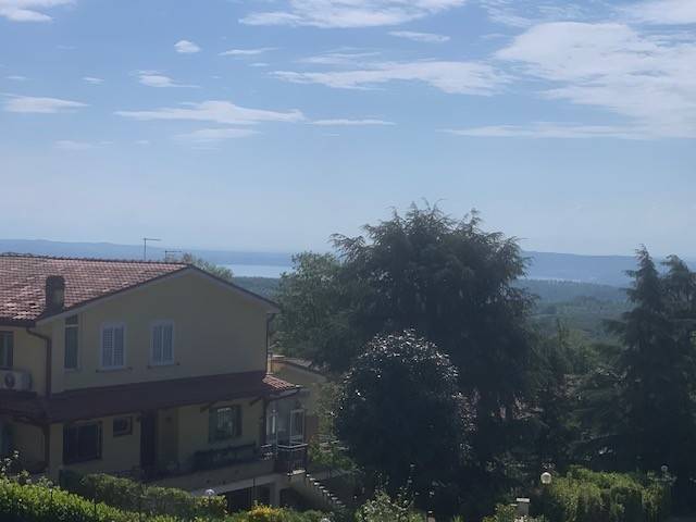 casa indipendente in vendita a Manziana