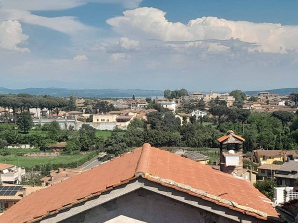 appartamento in vendita a Manziana in zona Quadroni