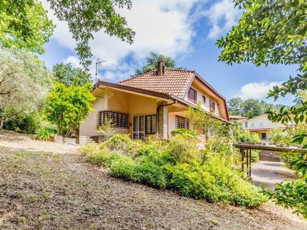 casa indipendente in vendita a Manziana