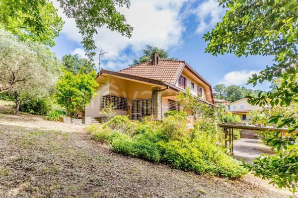 casa indipendente in vendita a Manziana