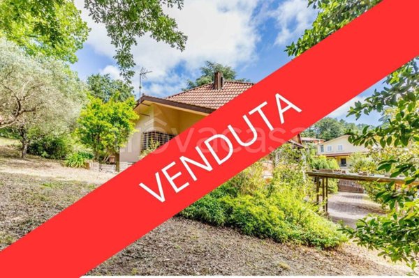 casa indipendente in vendita a Manziana