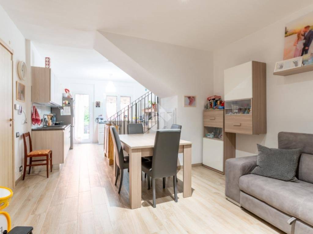 casa indipendente in vendita a Manziana