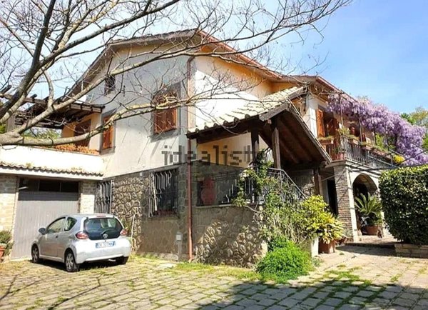 casa indipendente in vendita a Manziana in zona Quadroni