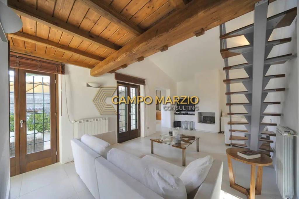 casa indipendente in vendita a Manziana