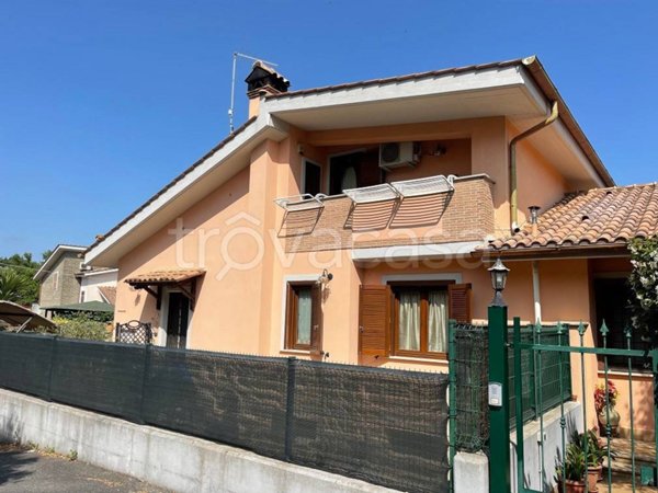 casa indipendente in vendita a Manziana