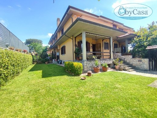 casa indipendente in vendita a Manziana