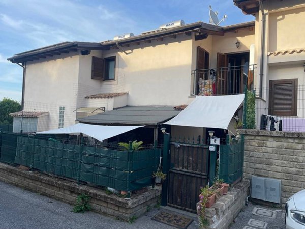 casa indipendente in vendita a Manziana