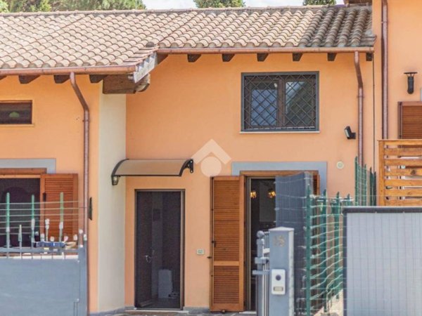 casa indipendente in vendita a Manziana