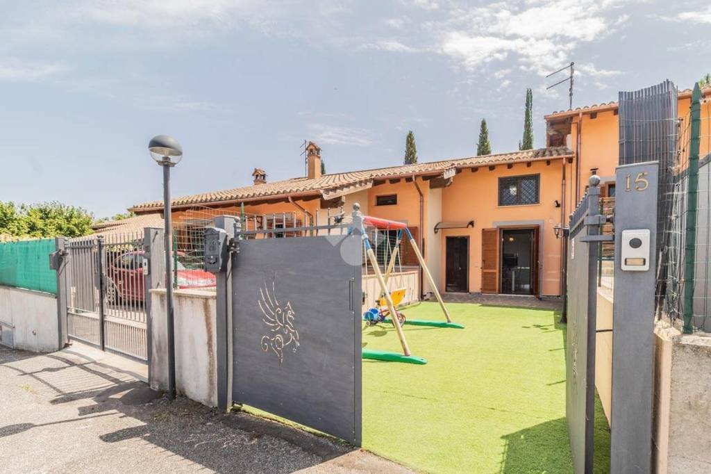casa indipendente in vendita a Manziana