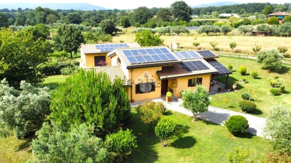 casa indipendente in vendita a Manziana