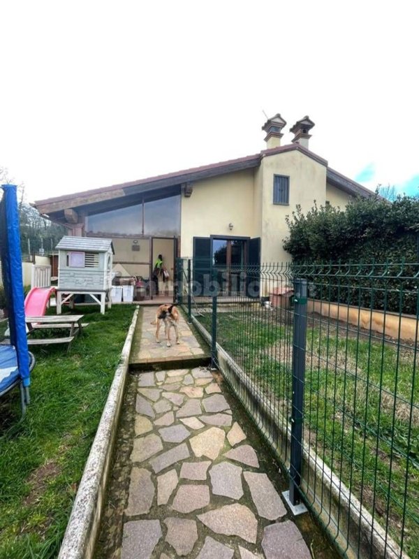 casa indipendente in vendita a Manziana