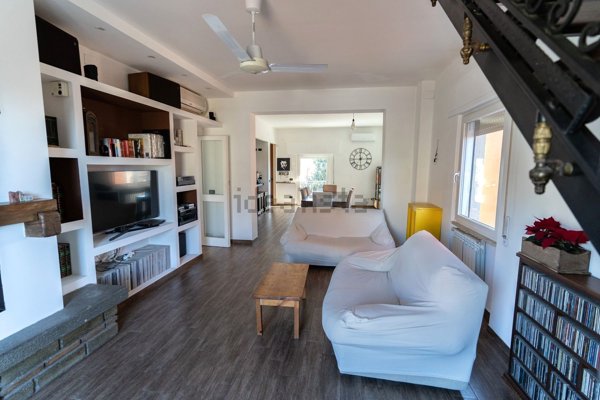 casa indipendente in vendita a Manziana in zona Quadroni