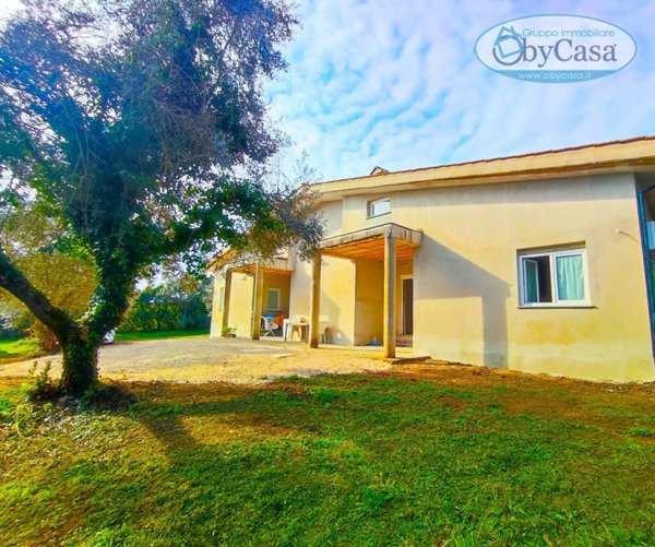 casa indipendente in vendita a Manziana